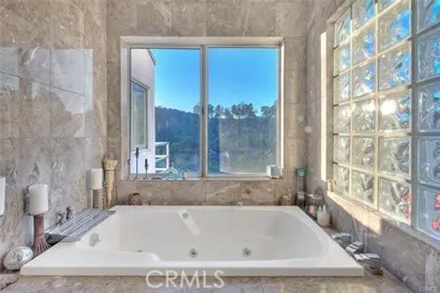 2579 Leicester Drive, Los Angeles, CA 90046