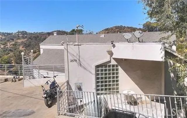 2579 Leicester Drive, Los Angeles, CA 90046