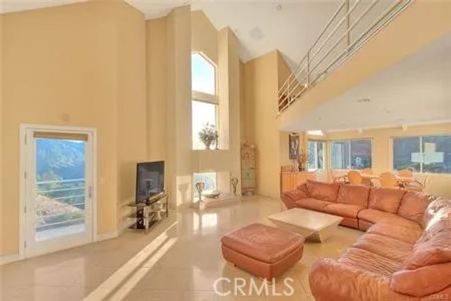 2579 Leicester Drive, Los Angeles, CA 90046