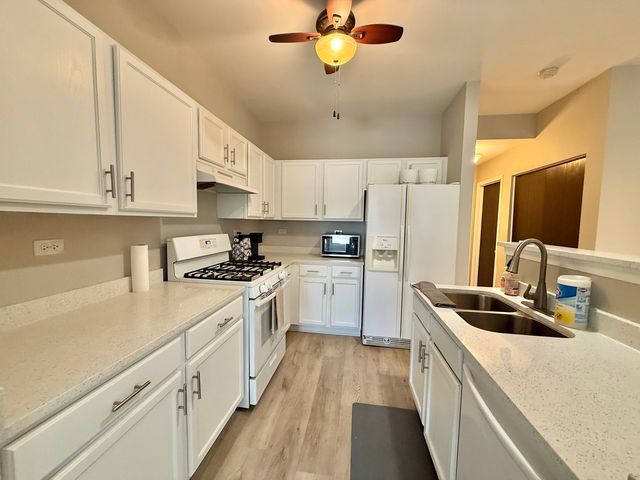18764 S Burnside Station Drive, Mokena, IL 60448