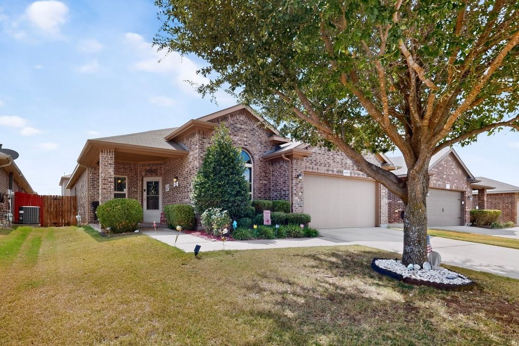 4817 Willow Branch Court, Fort Worth, TX 76036 — exterior