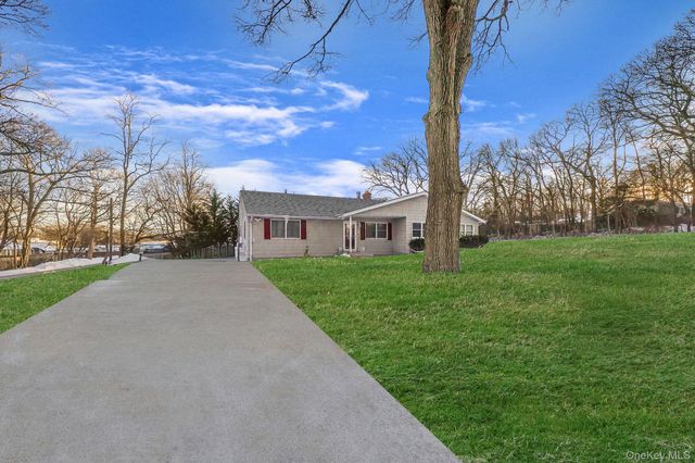 2 Buchanan Avenue, Coram, NY 11727