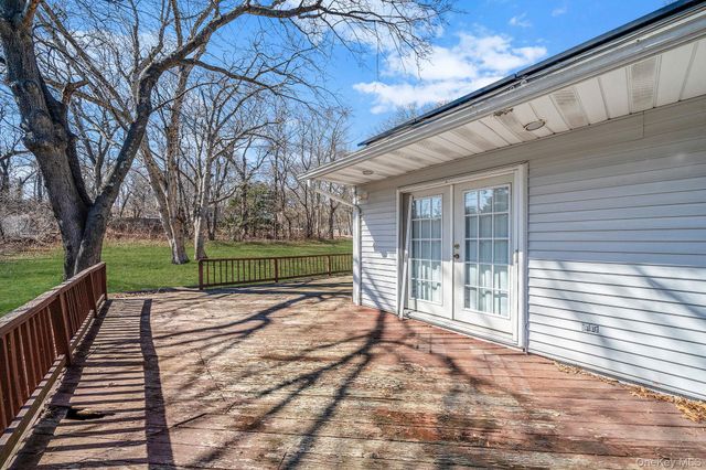 2 Buchanan Avenue, Coram, NY 11727