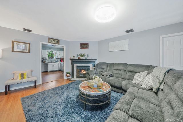 2 Buchanan Avenue, Coram, NY 11727