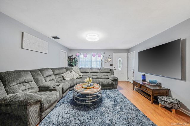 2 Buchanan Avenue, Coram, NY 11727