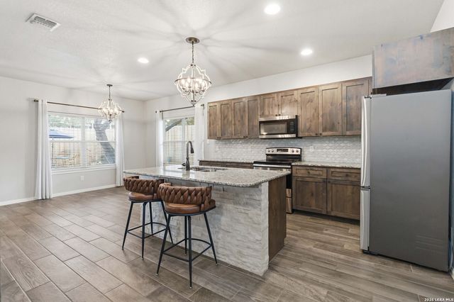 570 Forest Crest, Canyon Lake, TX 78133