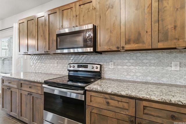 570 Forest Crest, Canyon Lake, TX 78133