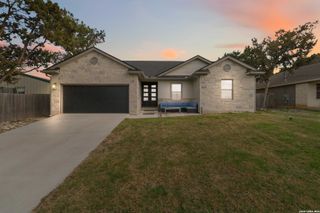 570 Forest Crest, Canyon Lake, TX 78133