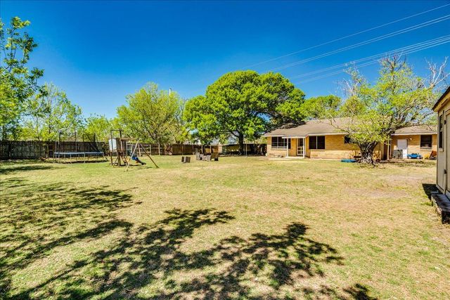 500 Blackjack ST, Lockhart, TX 78644