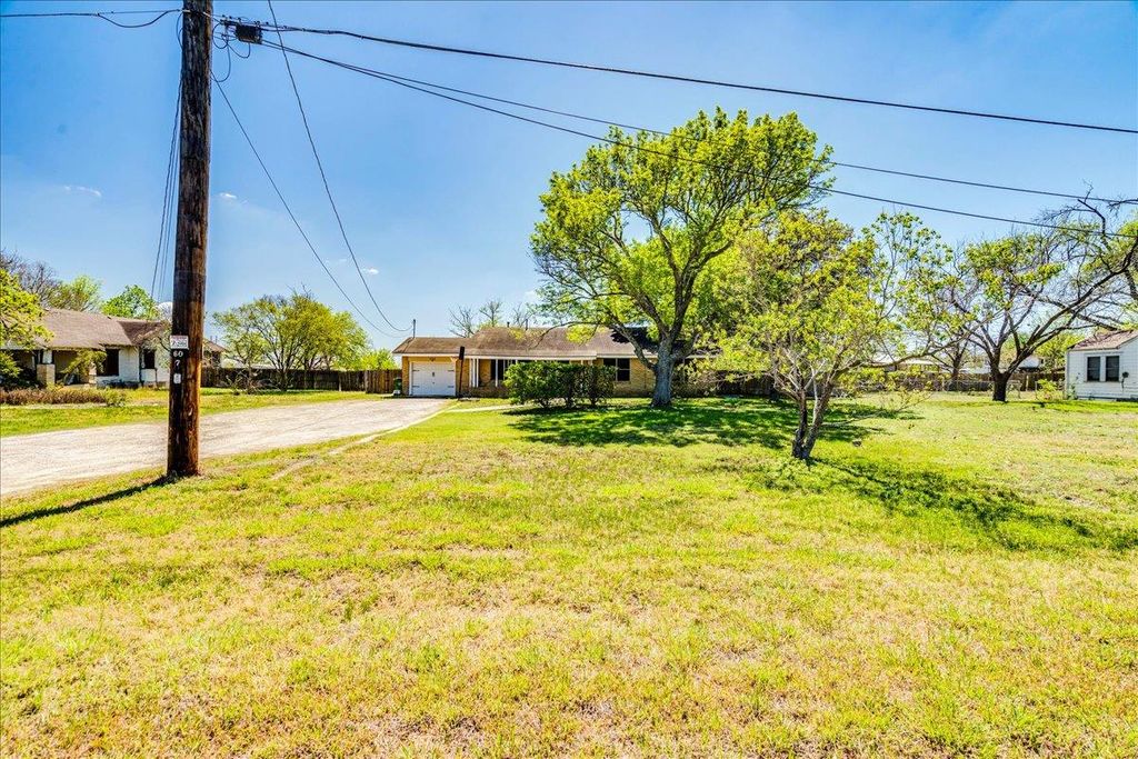 500 Blackjack ST, Lockhart, TX 78644