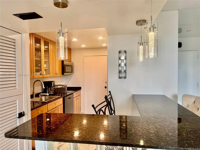 9800 W Bay Harbor Dr 605, Bay Harbor Islands, FL 33154