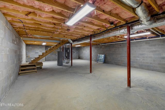 403 Pine St, Rogersville, TN 37857