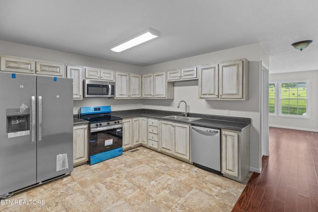 403 Pine St, Rogersville, TN 37857