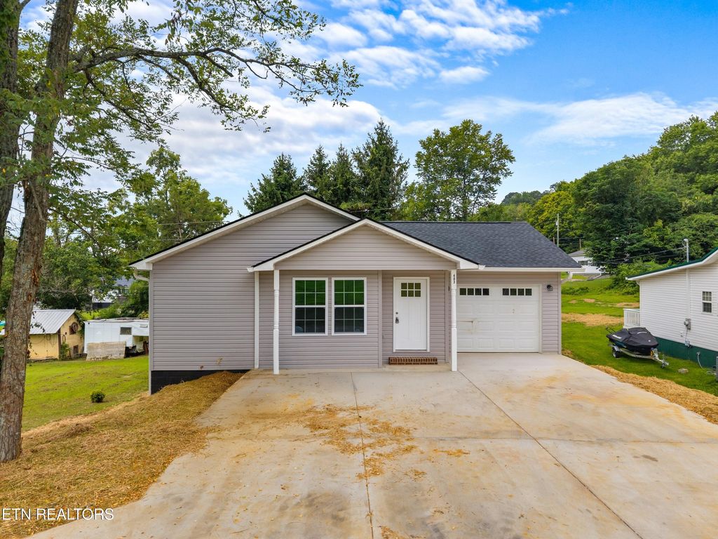 403 Pine St, Rogersville, TN 37857