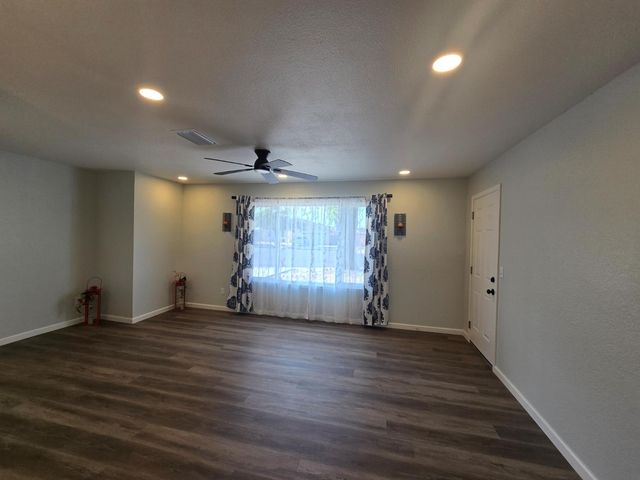 1500 Kirkland Ct, Modesto, CA 95356