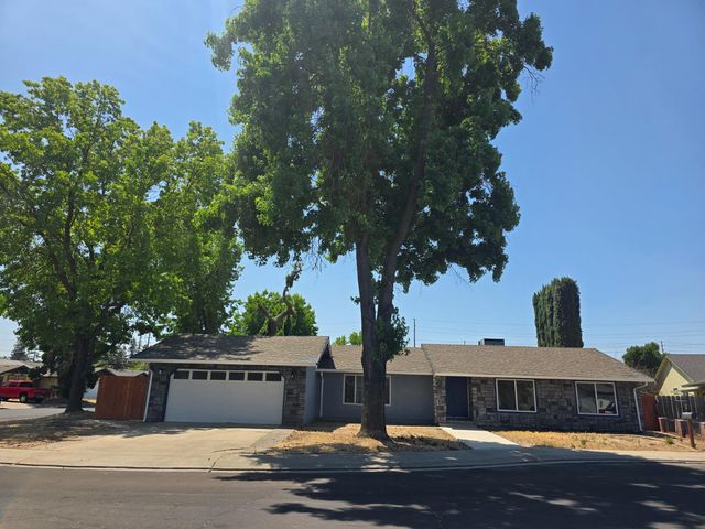 1500 Kirkland Ct, Modesto, CA 95356