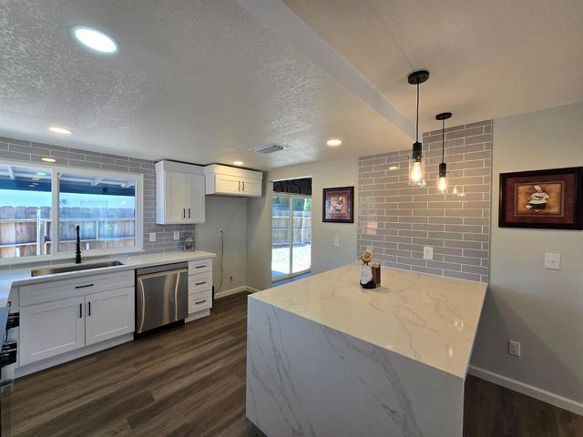 1500 Kirkland Ct, Modesto, CA 95356