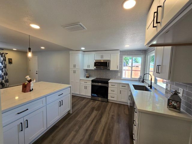 1500 Kirkland Ct, Modesto, CA 95356