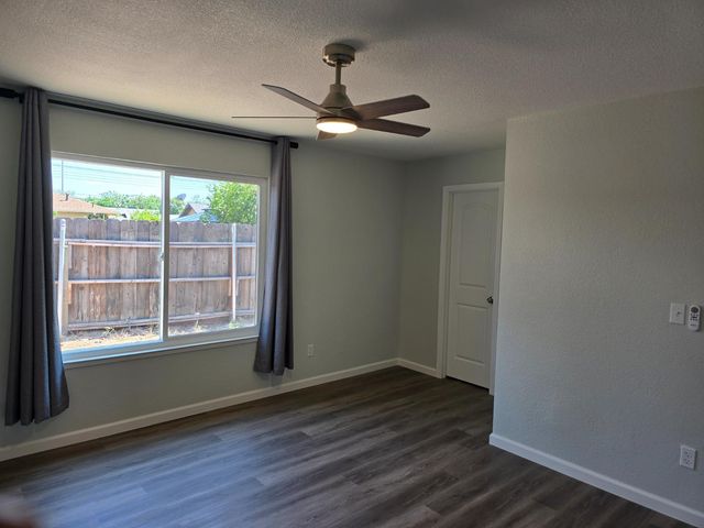 1500 Kirkland Ct, Modesto, CA 95356