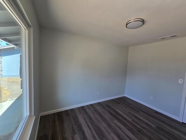 1500 Kirkland Ct, Modesto, CA 95356