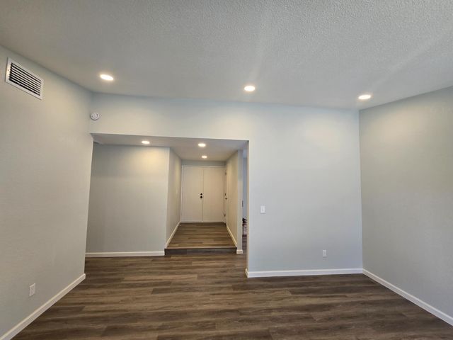 1500 Kirkland Ct, Modesto, CA 95356