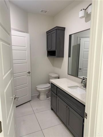 1100 W Eisenhower Avenue, Alton, TX 78573