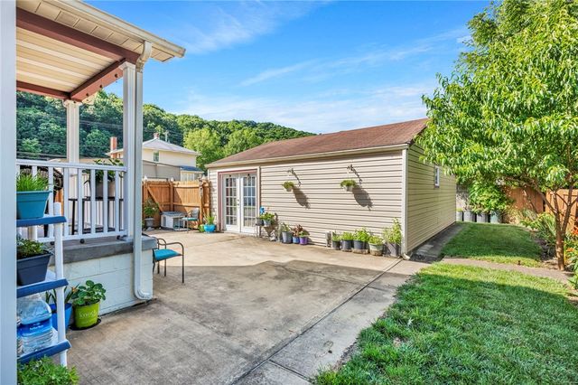 115 Eckert St, Leet Twp, PA 15003