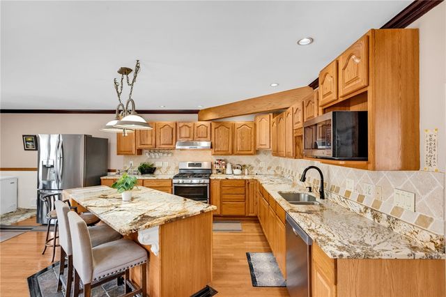 115 Eckert St, Leet Twp, PA 15003