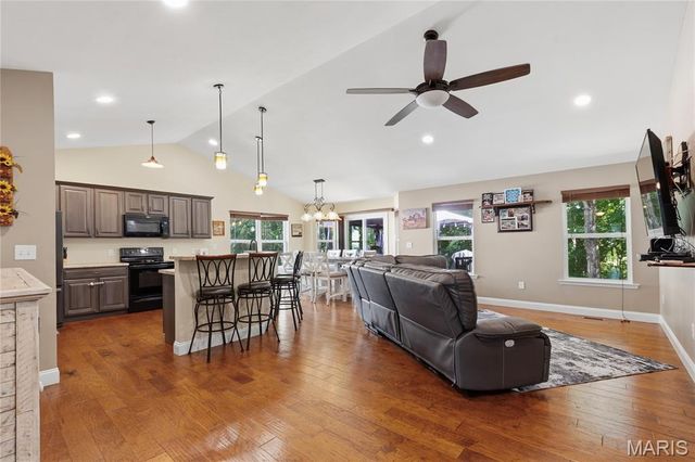 1823 Iron Mountain Dr Drive, Festus, MO 63028