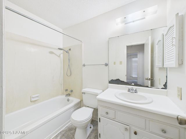 201 Fox Run Avenue 1, Lafayette, LA 70508