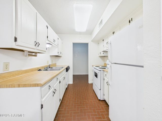 201 Fox Run Avenue 1, Lafayette, LA 70508
