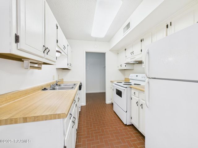 201 Fox Run Avenue 1, Lafayette, LA 70508