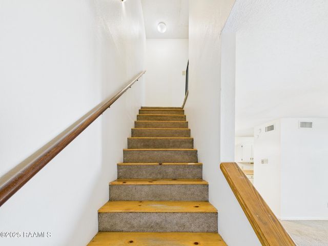 201 Fox Run Avenue 1, Lafayette, LA 70508