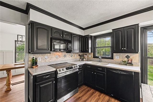 10602 W 102nd Terrace, Overland Park, KS 66214