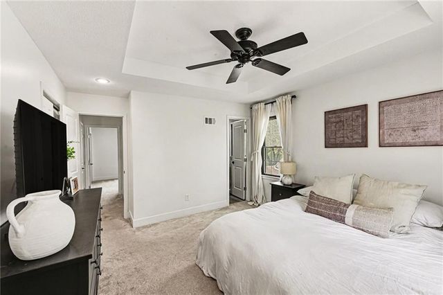 10602 W 102nd Terrace, Overland Park, KS 66214