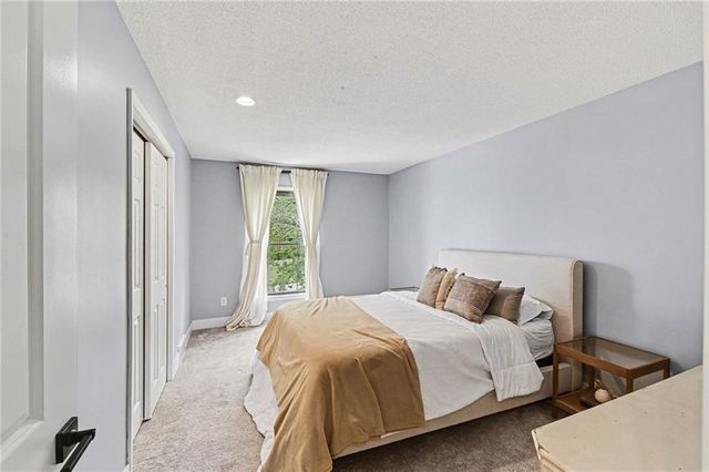 10602 W 102nd Terrace, Overland Park, KS 66214