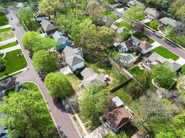 10602 W 102nd Terrace, Overland Park, KS 66214