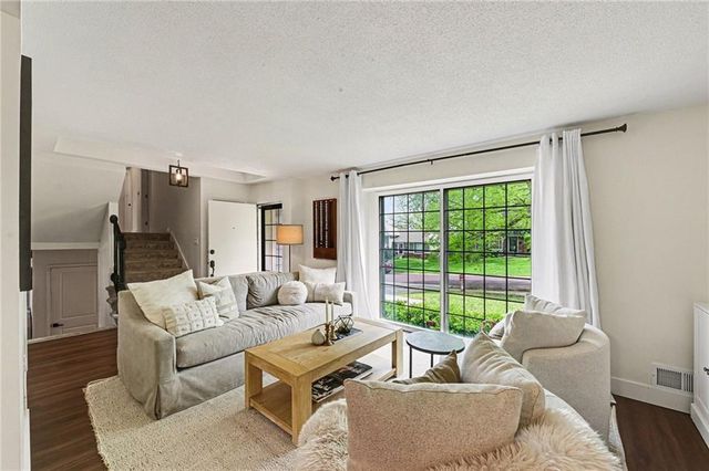 10602 W 102nd Terrace, Overland Park, KS 66214