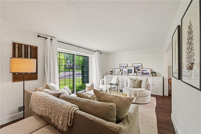 10602 W 102nd Terrace, Overland Park, KS 66214