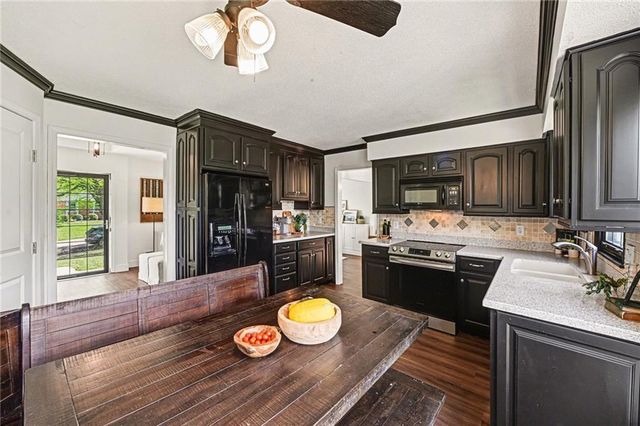10602 W 102nd Terrace, Overland Park, KS 66214
