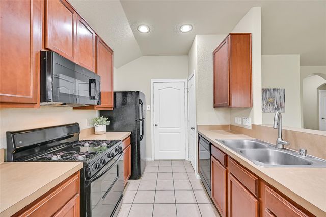 394 De Coster Boulevard, Alvin, TX 77511