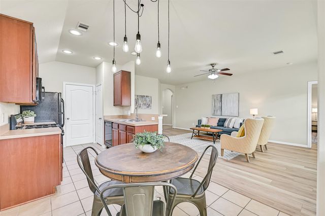 394 De Coster Boulevard, Alvin, TX 77511