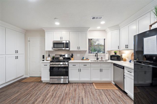 1606 E Fayle Street, Baytown, TX 77520