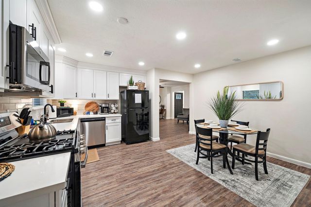 1606 E Fayle Street, Baytown, TX 77520