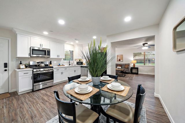 1606 E Fayle Street, Baytown, TX 77520