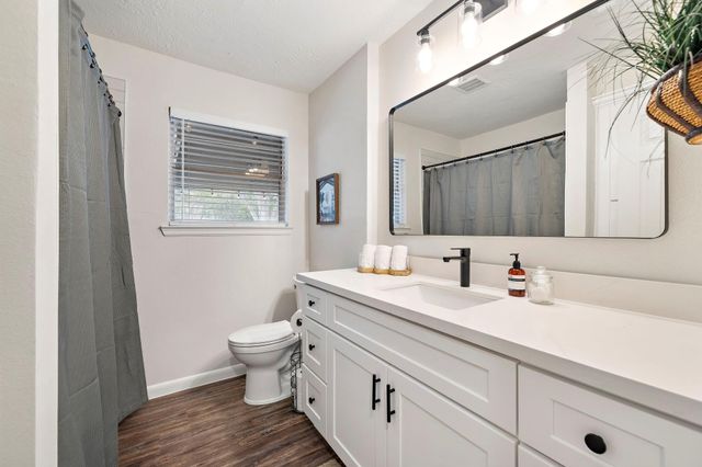 1606 E Fayle Street, Baytown, TX 77520