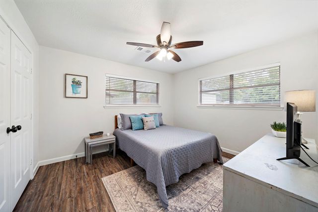 1606 E Fayle Street, Baytown, TX 77520