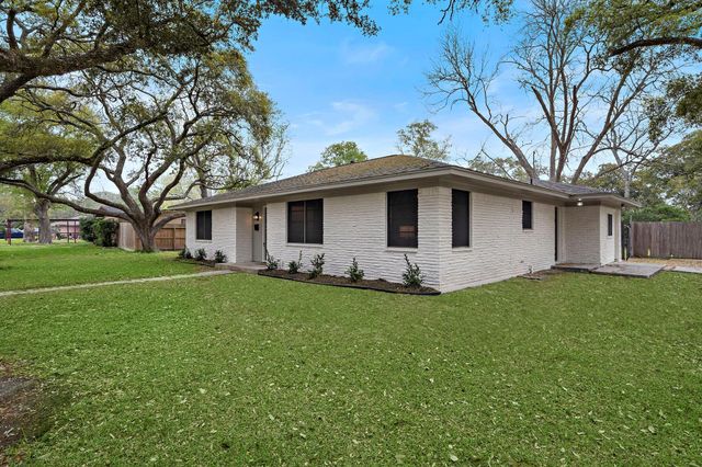 1606 E Fayle Street, Baytown, TX 77520
