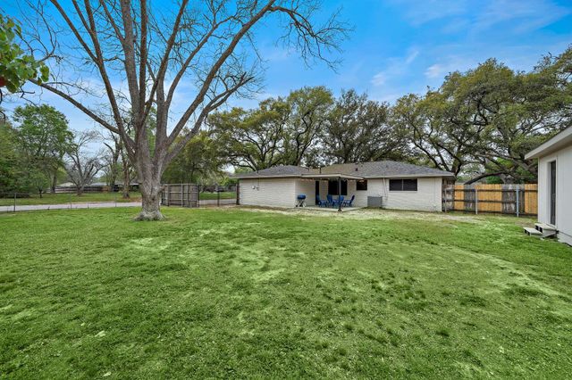1606 E Fayle Street, Baytown, TX 77520
