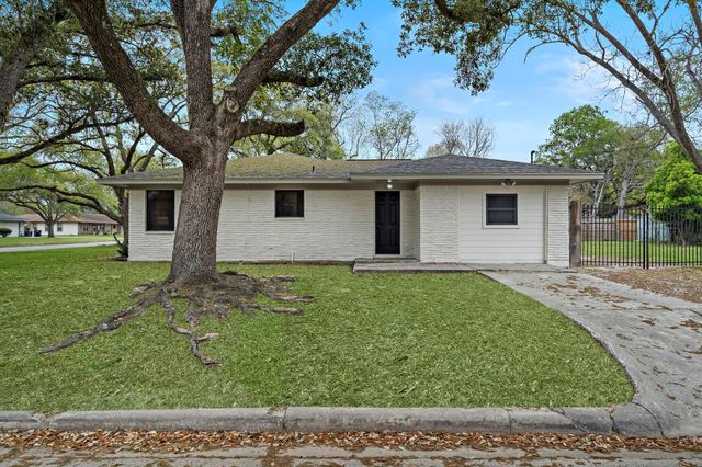 1606 E Fayle Street, Baytown, TX 77520